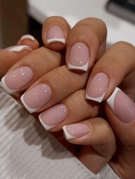 24 Stück kurze quadratische weiße French Tip Nagel Aufkleber, minimalistisches Design, geeignet für den täglichen Gebrauch, künstliche Nagel Accessoires