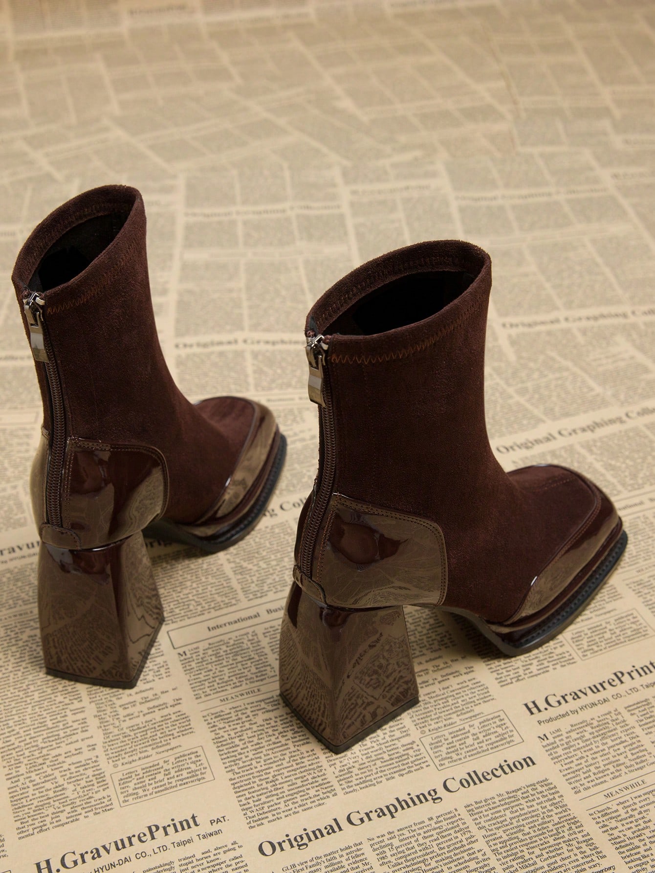 بوت جزمة أنيقة للنساء طراز أوروبي وأمريكي موديل خر...