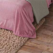 PACHICALIENTITO COVER. Concord Quilts - Berry - View 3