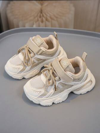 新款时尚可爱儿童男童透气网眼运动鞋，采用超轻 EVA 外底防滑耐磨，高端成型工艺稳定脚感，经典舒适厚底运动鞋，适合日常、休闲、上学、旅行