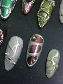 10 móng tay giả hình quả hạnh nhân dài vừa phải, phong cách Y2K & Neon & Heavy Metal & Cyberpunk & Dopamine, làm thủ công, với họa tiết cá sấu, họa tiết nhỏ giọt, họa tiết rắn, kim cương, ngọc trai, hồng ngọc, dây xích. Nhiều màu sắc: Aurora, đen, trắng, bạc, hồng, xanh lá cây, thích hợp cho các buổi hẹn hò, quán bar, câu lạc bộ, dã ngoại cắm trại và tiệc tùng. Bộ làm móng này bao gồm 1 keo dán móng và 1 dũa móng mini, cùng với một bộ móng tay giả thủ công tinh xảo. - Nhiều màu - Xem 2