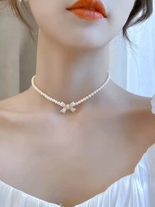 1 件优雅简约仿珍珠蝴蝶结项链，适合女性不同场合，新娘伴娘婚纱配饰情人节、妈妈、母亲节、礼物