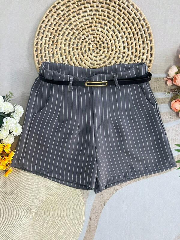 SHORTS feminina com bolsa , zipel e cintura listrada estampa