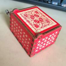 木雕手摇音乐盒，圣诞老人造型，圣诞快乐！红色八角形木彩音乐盒，雪人图案，适合男孩、女孩、朋友、学生，生日、圣诞节精美家居装饰品，小巧礼物。 - 聖誕節紅色音樂盒 - 查看 11