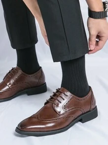 Męskie formalne rzeźbione buty brogsy, brązowe biznesowe, codzienne, sznurowane, skórzane buty typu oksford, odpowiednie na wesela i oficjalne okazje