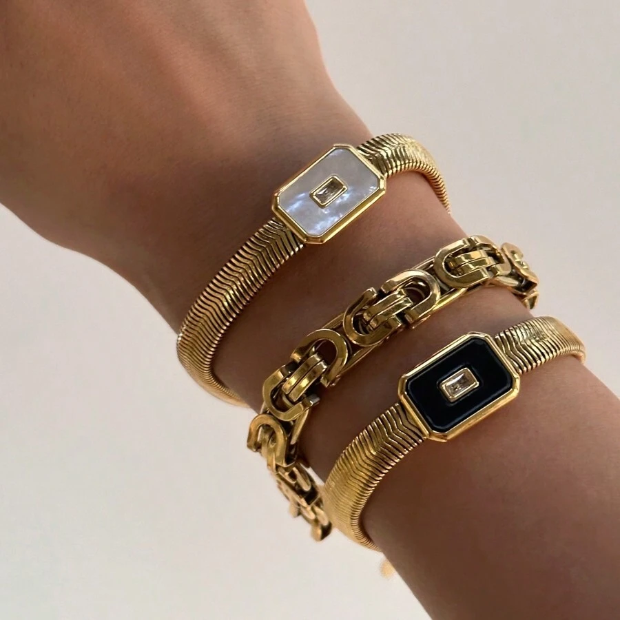 Set de 3 piezas Brazalete de acero de titanio con adorno de piedra natural y cristales, se puede comprar individualmente, de estilo famoso en de Europa y América, no se descolora, cadena de eslabones con baño de oro de 18k, diseño de superposición - Dorado - Ver 1
