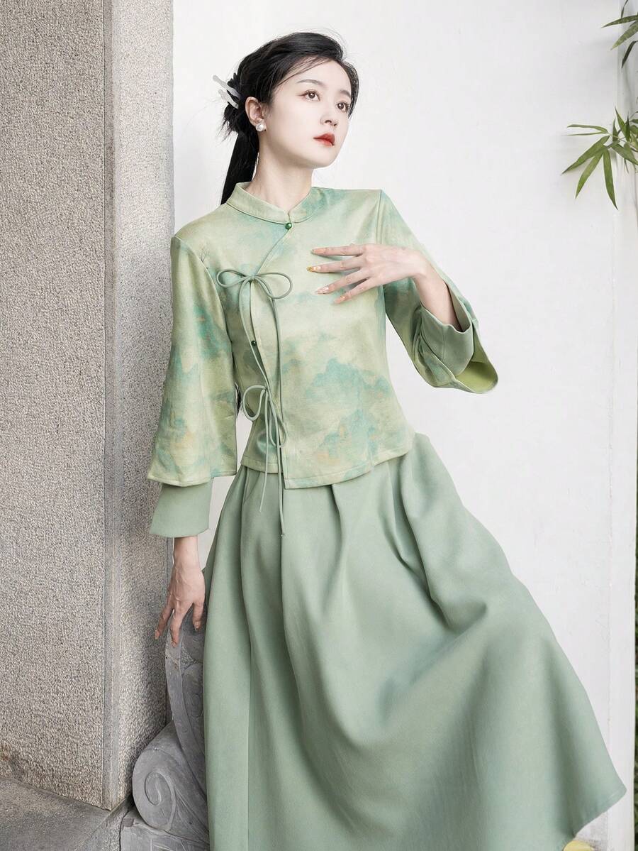 秋季中国风优雅绿色山水印花编织二合一绒面革适合农历新年、日常、街头、通勤、居家等场合穿的汉服上衣（仅限上衣）