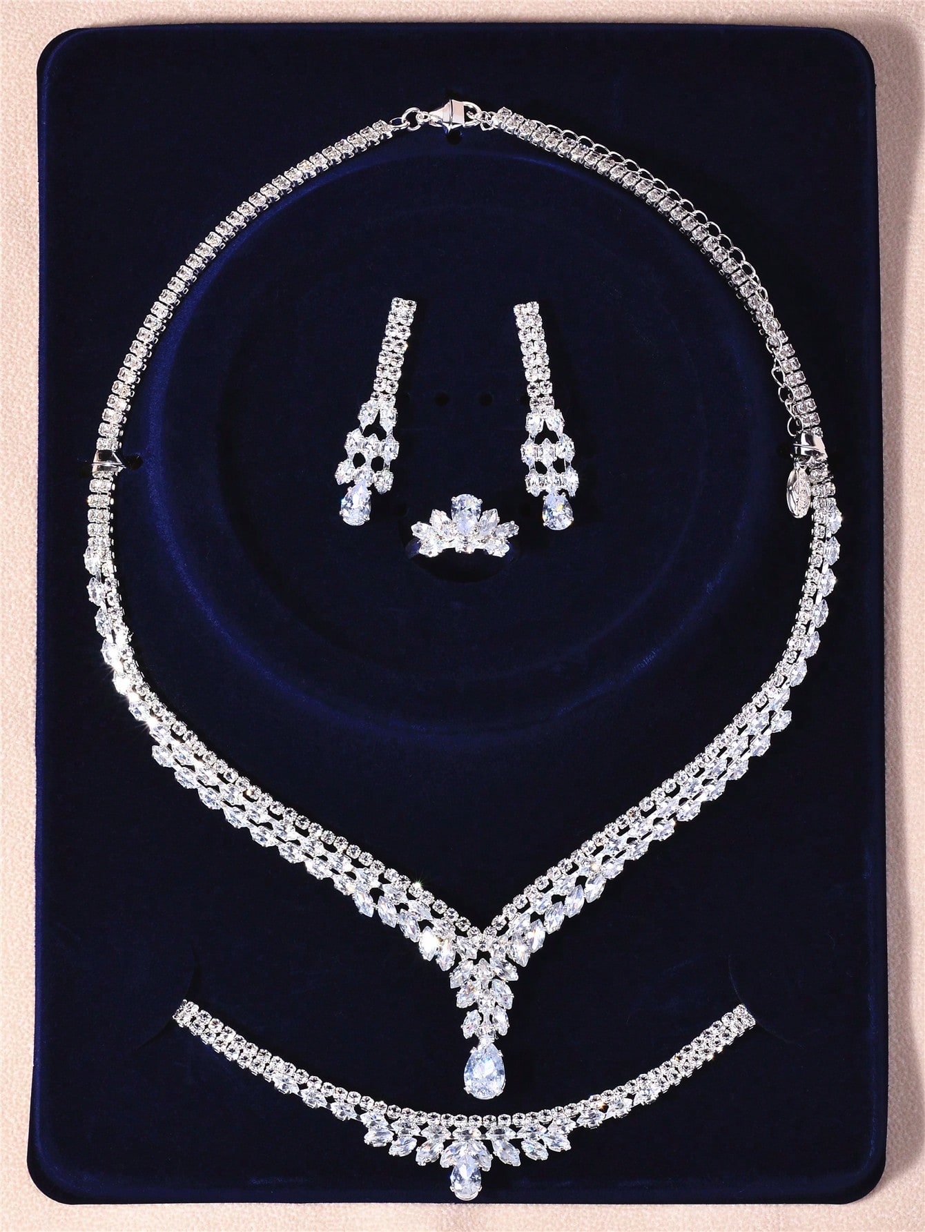 طقم مجوهرات الزركونيا لللنساء 4 قطع بما في ذلك أقر...