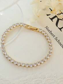 1 件不锈钢 Ins 风格方晶锆石镶嵌网球手链，适合女性的多功能日常佩戴配饰