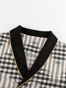 男士两件套睡衣，长袖翻领V领口袋格纹印花上衣搭配经典格纹印花舒适英伦风长裤，男士休闲时尚