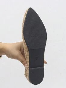 Zapatos planos de mujer de puntera puntiaguda con estampado de cuadros color albaricoque y caja de puntera extra ancha. Estilo elegante, nuevos para la temporada de otoño, uso diario casual. Zapatos planos gruesos color albaricoque con textura de patrón aleatorio