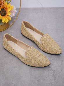 Zapatos planos de mujer de puntera puntiaguda con estampado de cuadros color albaricoque y caja de puntera extra ancha. Estilo elegante, nuevos para la temporada de otoño, uso diario casual. Zapatos planos gruesos color albaricoque con textura de patrón aleatorio