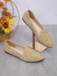 Zapatos planos de mujer de puntera puntiaguda con estampado de cuadros color albaricoque y caja de puntera extra ancha. Estilo elegante, nuevos para la temporada de otoño, uso diario casual. Zapatos planos gruesos color albaricoque con textura de patrón aleatorio
