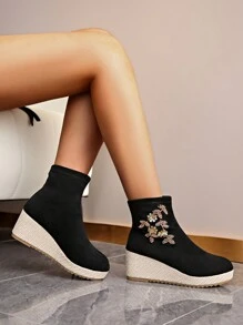 2024 High Heel Hanfu Shoes, Hand Embroidered Beaded Short Boots, Chinese Style Fashion Retro Skinny Boots, New For Women In Autumn And Winter