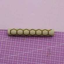 10厘米小型木制擀面杖，适用于聚合物粘土DIY首饰纹理制作，可压印花朵/叶子/心情太阳/心形/波浪/树皮/星星图案 - 木頭色 - 查看 19