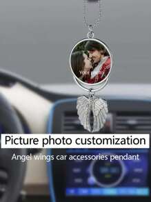 Un porte-clés personnalisé pour homme avec photo, décoration suspendue de voiture personnalisée, pendentif d'image d'aile d'ange pour rétroviseur personnalisé, utilisé pour les fenêtres principales de la voiture, décoration de Noël personnalisée, cadeau fête des pères personnalisé, cadeau d'anniversaire, cadeau de la Saint-Valentin. Mettez des photos de vos enfants, de vos proches, de vos parents et même de vos animaux de compagnie à l'intérieur, et laissez les précieux souvenirs vous accompagner pour toujours.