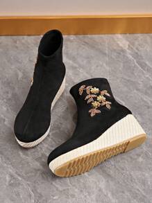 2024 High Heel Hanfu Shoes, Hand Embroidered Beaded Short Boots, Chinese Style Fashion Retro Skinny Boots, New For Women In Autumn And Winter