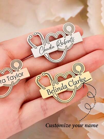 1 Stück individuell gestalteter tanzender Bär Krankenschwester Doktor Namensschild Pin, minimalistisches Edelstahl Stethoskop Herz Design, 18 Karat vergoldet, ohne Mosaik, geeignet für den täglichen Gebrauch und als Geschenk, anwendbar für den Internationalen Tag der Krankenpflege, Schulmaterial, Büro, Schule, Klassenzimmer, Lehrergeschenk, Hochschule, Kollege, Wohnheim, Pädagoge, Jungen, Mädchen, Jugendliche, Mittelschule, Grundschule, individualisierter Pin, Spätsommer, elegant & romantisch, Winter