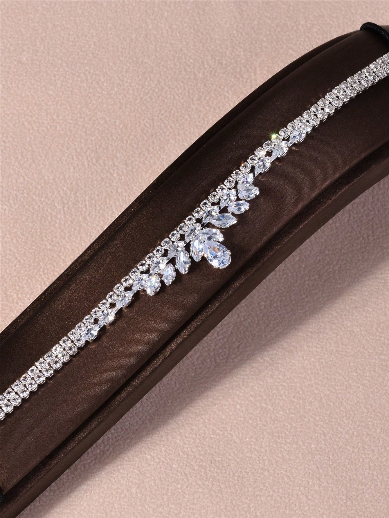 طقم مجوهرات الزركونيا لللنساء 4 قطع بما في ذلك أقر...