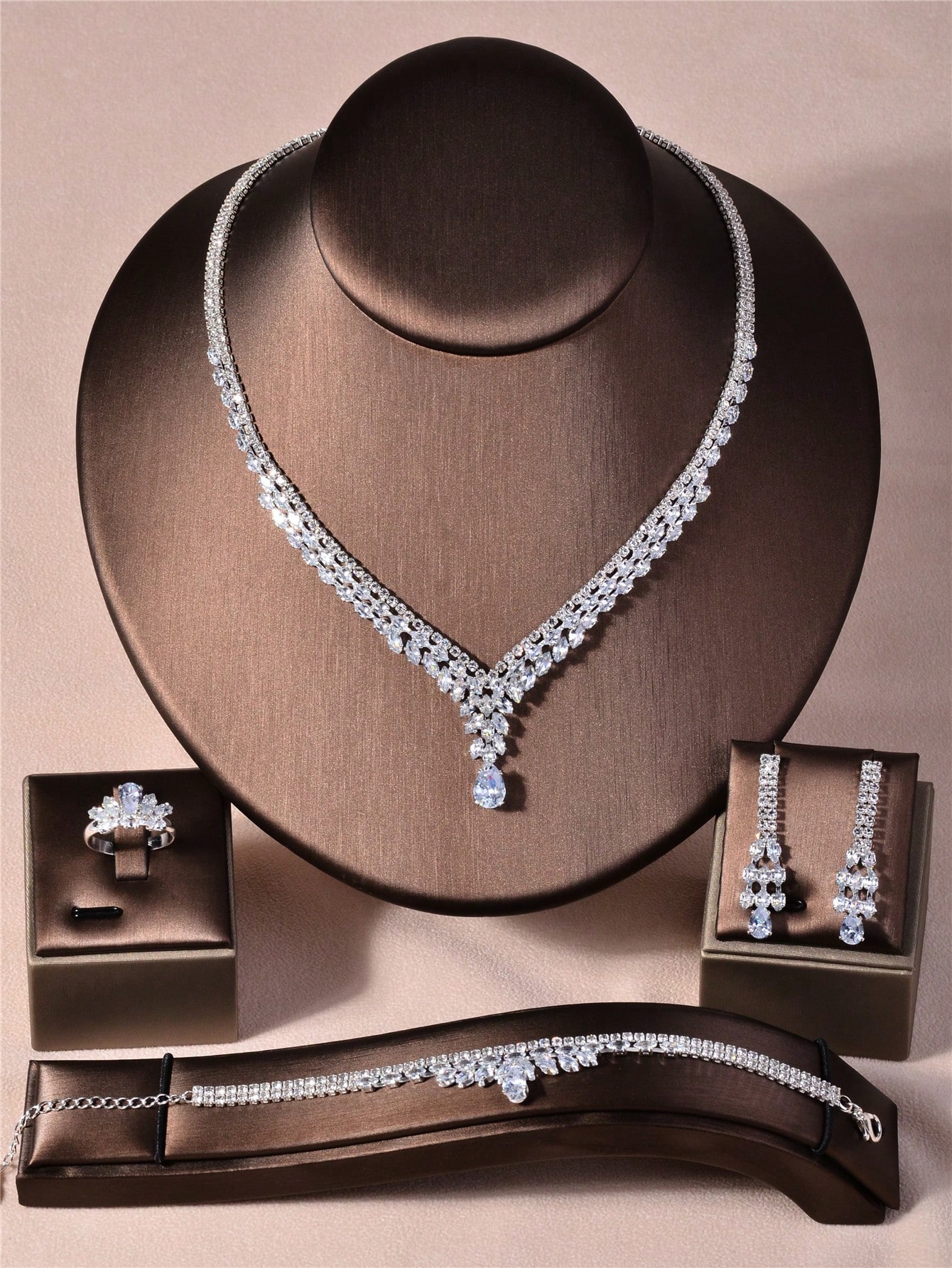 طقم مجوهرات الزركونيا لللنساء 4 قطع بما في ذلك أقر...