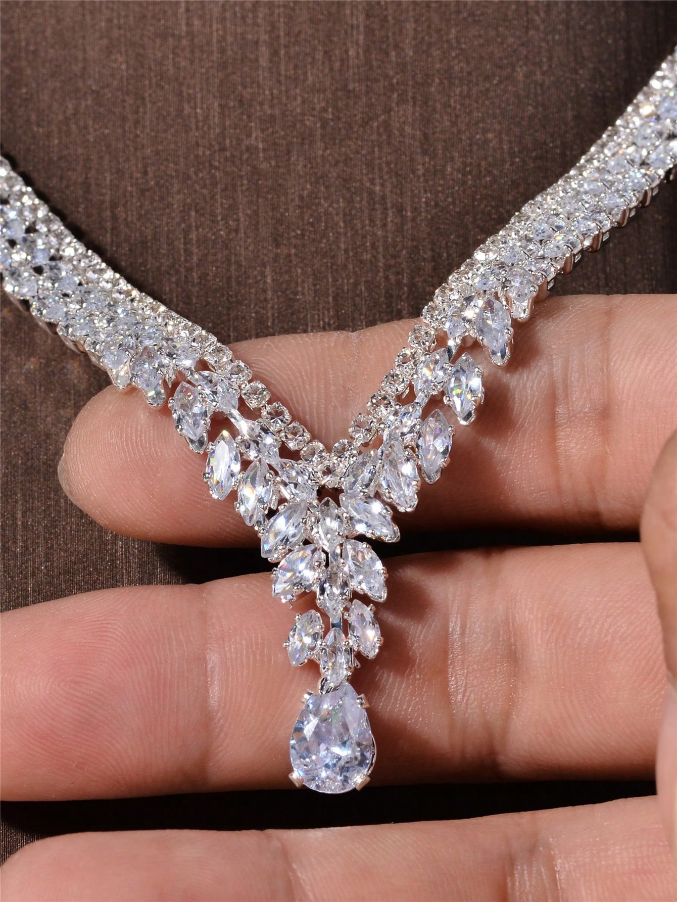 طقم مجوهرات الزركونيا لللنساء 4 قطع بما في ذلك أقر...