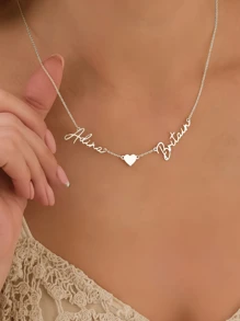 1 pièce Collier pendentif en forme de cœur personnalisé avec multi-nom personnalisé pour couple ou nom de famille, en lettres anglaises et chiffres, or, argent. Stylé, mode d'automne, vintage, unisexe, simple et décontracté. Idéal pour les cadeaux pour elle, copain, copine, papa, maman, famille, amis, pour les anniversaires, les remises de diplômes, les bals, les fêtes, les fournitures scolaires, la rentrée, le bureau, l'école, la classe, les cadeaux d'enseignant, l'université, les collègues, les chambres d'étudiant, les professeurs, les garçons et les filles, les adolescents, les élèves de collège, de lycée, d'université, les étudiants débutants, de deuxième année, de classes inférieures.