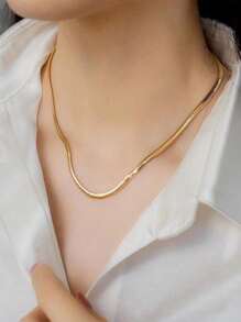Women's Fashion Simple Sexy Necklace, Twist Rope Chain, Chain, Gold Jewelry Gold Accessories, Women Gifts, Choker Necklace, European And American Style Unisex Necklace, Sailor Rope Chain Necklace, Coffee Bean Necklace, Snake Chain, Oval Chain, Geometric Chain, Fashionable High-End Short Necklace Copper Clavicle Chain Choker Necklace, Golden Accessories, Style Women Gifts Daily Casual Wear, Fashion Jewelry