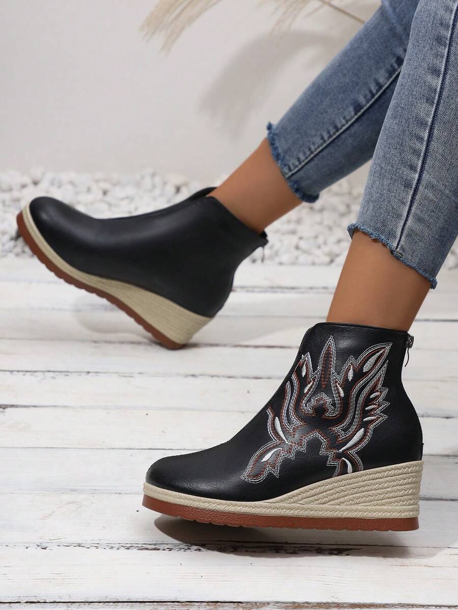 Giày bốt cổ ngắn mới, thêu, gót nêm, mũi tròn, đế polyurethane, trang trí đàn hồi, thời trang, đa năng, giày bốt cổ ngắn cỡ lớn cho nữ - màu đen - Xem 1