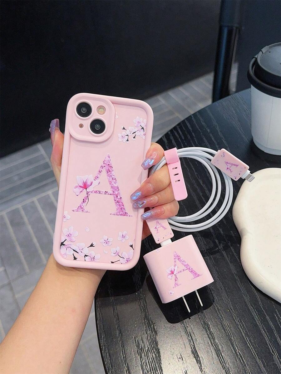 Conjunto 5 em 1 da Apple: capa para celular + capa protetora para cabo de dados com padrão de letras A-S, capa protetora para adaptador de carregamento rápido rosa compatível com iPhone 7/8/7p/8p/X/Xs/Xr/Xsmax/11/11pro/11promax/12/12pro/12promax/12MINI/13/13pro/13promax/13MINI/14/14pro/14plus/14promax/15/15pro/15plus/15promax - Multicolorido - Ver 1