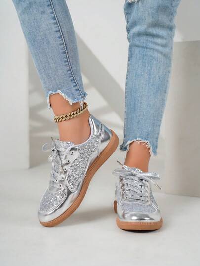 Tênis casual feminino de cano baixo com cadarço, respirável, com estampa de blocos de cores, leve e confortável, para skate, branco