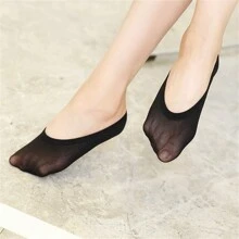 10 paires/5 paires en option Super fins chaussettes de sport semi-transparentes jetables pour la danse/la course, chaussettes courtes de style casual pour le printemps et l'été ; Nouveaux lots de 2 paquets de chaussettes de couleur unie pour chevilles en noir et blanc pour femmes, chaussettes basses respirantes et antidérapantes invisibles, chaussettes invisibles en mélange de nylon de petite taille, chaussettes courtes basses pour le printemps, l'été, l'automne et l'hiver, chaussettes bateau jetables