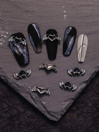 10 Stücke dunkle gotische Metall 3D Herz Flügel Nagelschmuck Accessoires