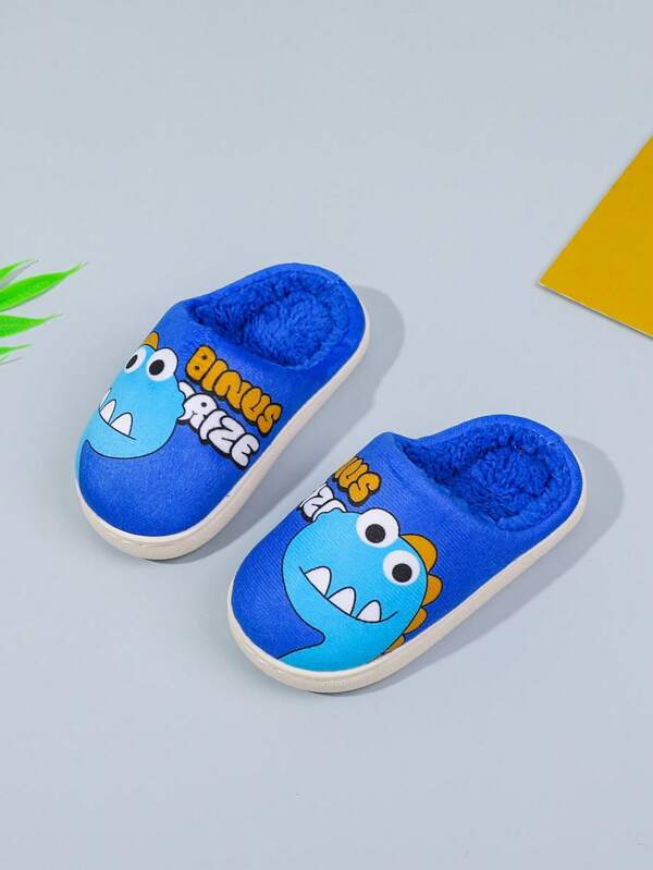 Un par de nuevas pantuflas infantiles para el invierno. Pantuflas para niñas con mayor grosor y calidez. Pantuflas en casa con dinosaurios de dibujos animados y diseño lindo y de moda para niños Mao Mao
