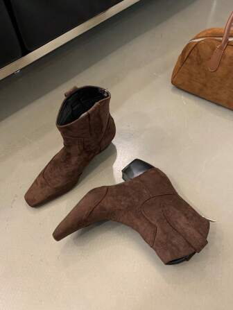Damen Stiefeletten mit mandelförmiger Zehenspitze, Stickerei und Veloursleder, vielseitige Plateauschuhe mit hohem Absatz