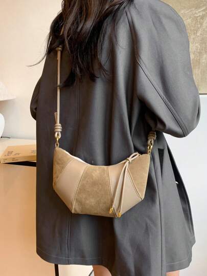 高端牛角形潮流小麂皮斜挎包新款百搭单肩腋下时尚饺子包秋冬热销潮流女包