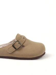 1 双舒适软底露跟便鞋，适合户外穿着