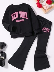 Outfit casual per ragazza pre-adolescente composto da top semplice a maniche lunghe con scollo a ciurlo e stampa a lettere e pantaloni