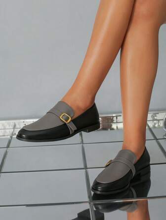 女士休闲金属一脚蹬扣皮革平底一脚蹬乐福鞋，英伦风格