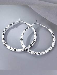 1 Pasang Anting Hoop Candy, Cocok Untuk Wanita Pakai Sehari-hari & Acara Festival - Hitam dan Putih - View 4