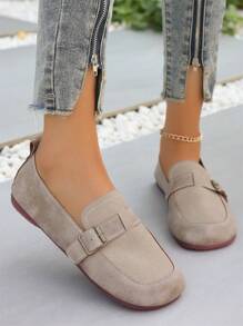 Mocassins rétro doux, design à enfiler de style britannique pour femmes grande taille, avec boucle décorative. Chaussures plates confortables et casual