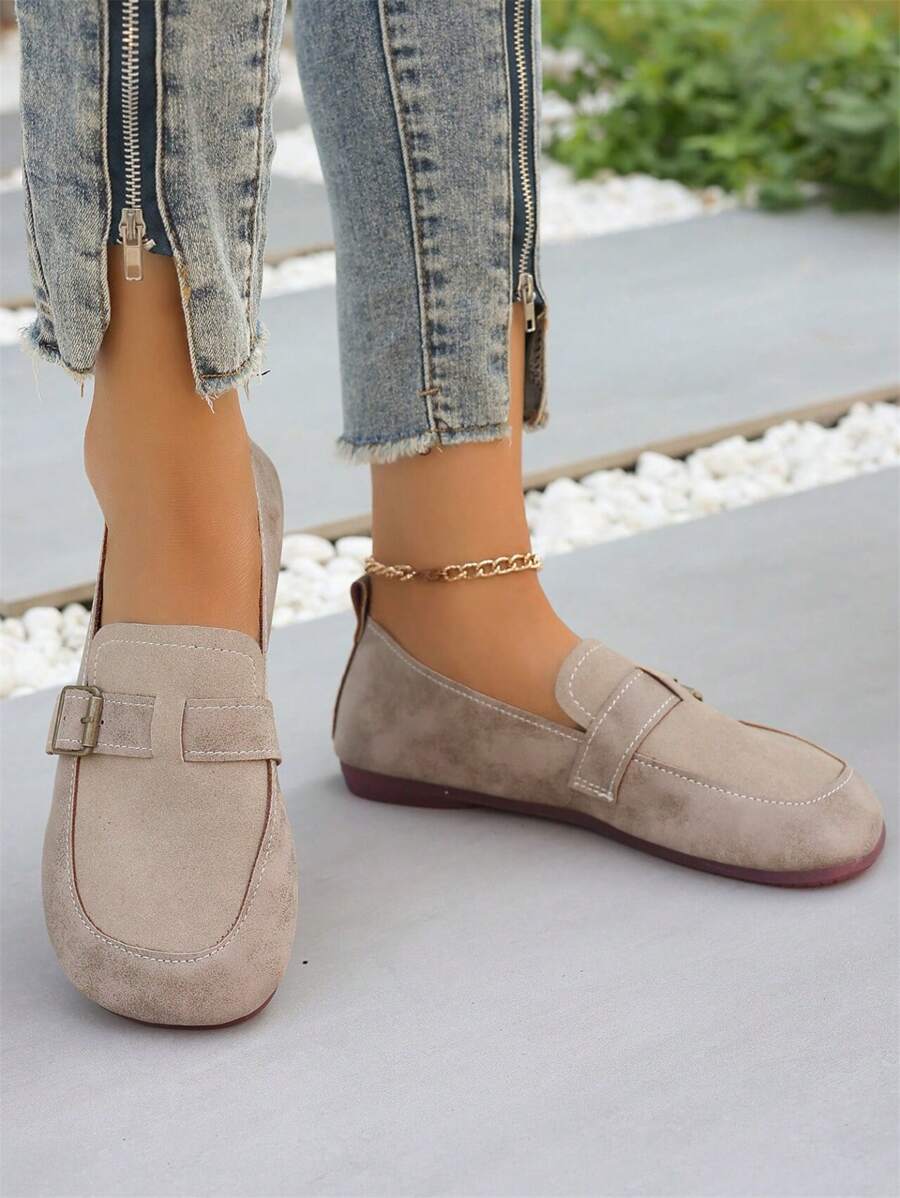 Mocassins rétro doux, design à enfiler de style britannique pour femmes grande taille, avec boucle décorative. Chaussures plates confortables et casual