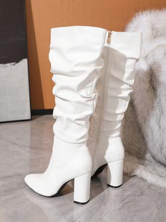 Timesize 白色过膝牛仔靴，粗跟系带冬靴，女士款，随机褶皱设计，可搭配束身衣，适合派对穿着。