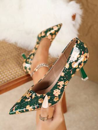 古典艺术风格，女士高跟鞋，春夏百搭尖头细高跟鞋，波西米亚风，拼色一脚蹬鞋