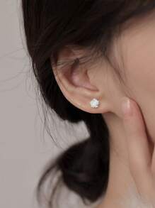 1 对透明白色迷你玫瑰耳钉，可爱优雅的女士日常珠宝 - 花朵 - 查看 4