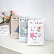 3 pièces Faux livres pour la décoration, livres décoratifs de luxe modernes factices pour la décoration d'étagères à la maison, décoration de salon, table basse de mode, décorations empilées. Convient pour de nombreux scénarios (décoration de chambre, maison, salon, bureau, salle de bain, bureau, meuble TV, hall d'entrée, bibliothèque). Divers cadeaux de fête.