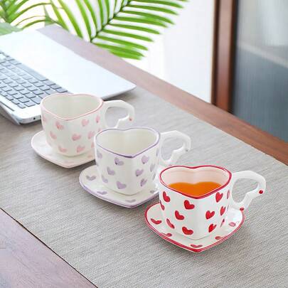 1 件创意粉色心形咖啡杯和碟子，可爱女孩风格手绘陶瓷杯套装