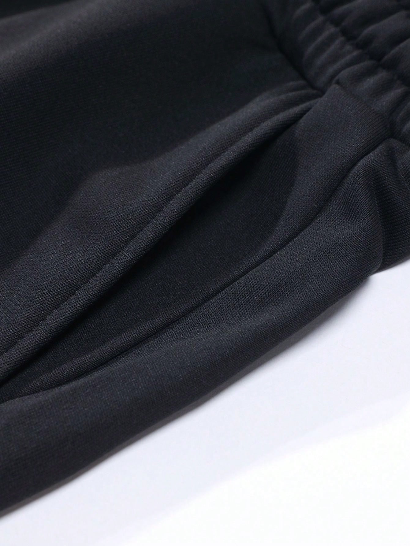 مجموعة رجالية قطعتين عبارة عن هوديي وبنطلون ذو لون...