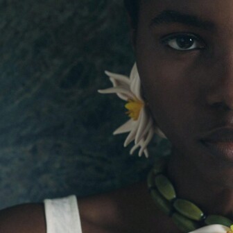 1pc Exaggerated Resin Floral Earrings For Women