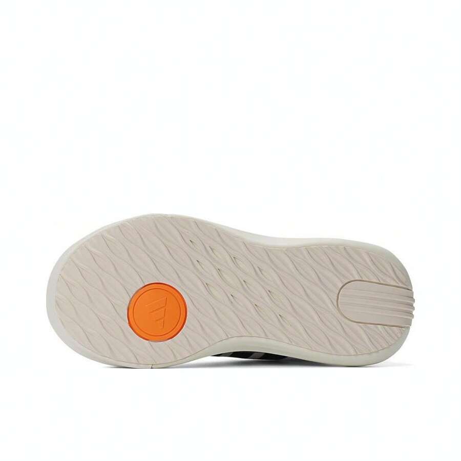 low top tennis shoes