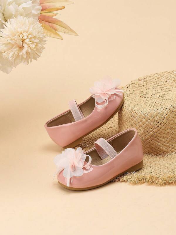 1 par de zapatos planos suaves y adorables tipo princesa francés estilo coreano nuevo, de piel de imitación con flores hechas a mano, resistentes al agua y antideslizantes, adecuados para primavera, verano y otoño